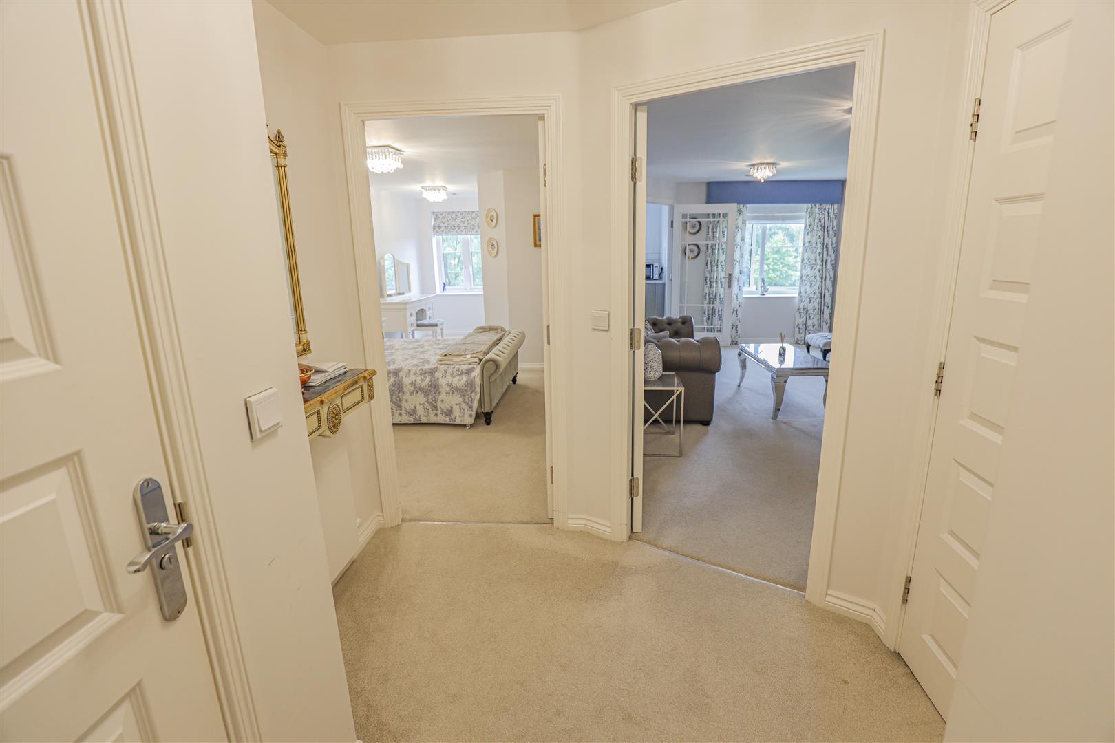 34 De Clare Lodge, Westgate, Cowbridge, Vale of Glamorgan, CF71 7FR